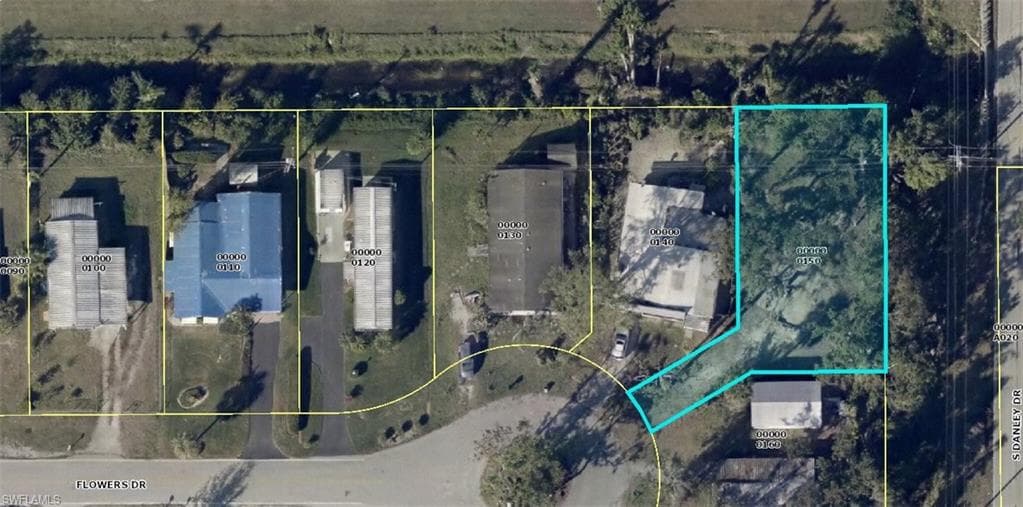 2113 Flowers DR FORT MYERS, FL 33907