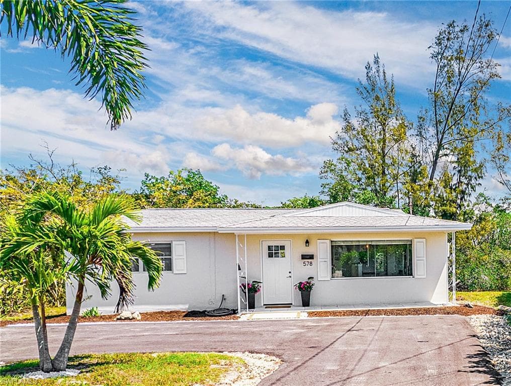 578 14th ST N NAPLES, FL 34102