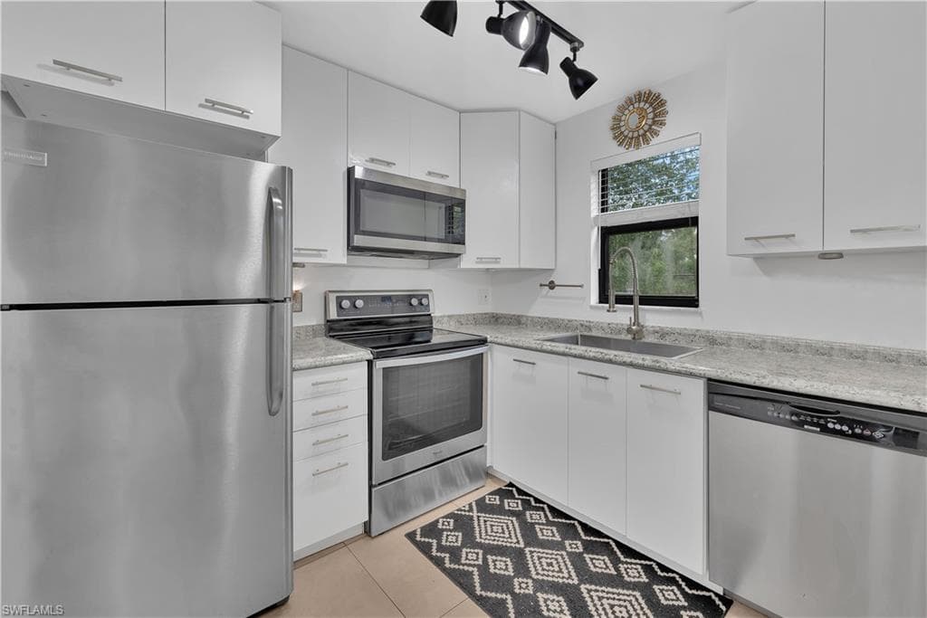 1450 Green Valley CIR 501 NAPLES, FL 34104