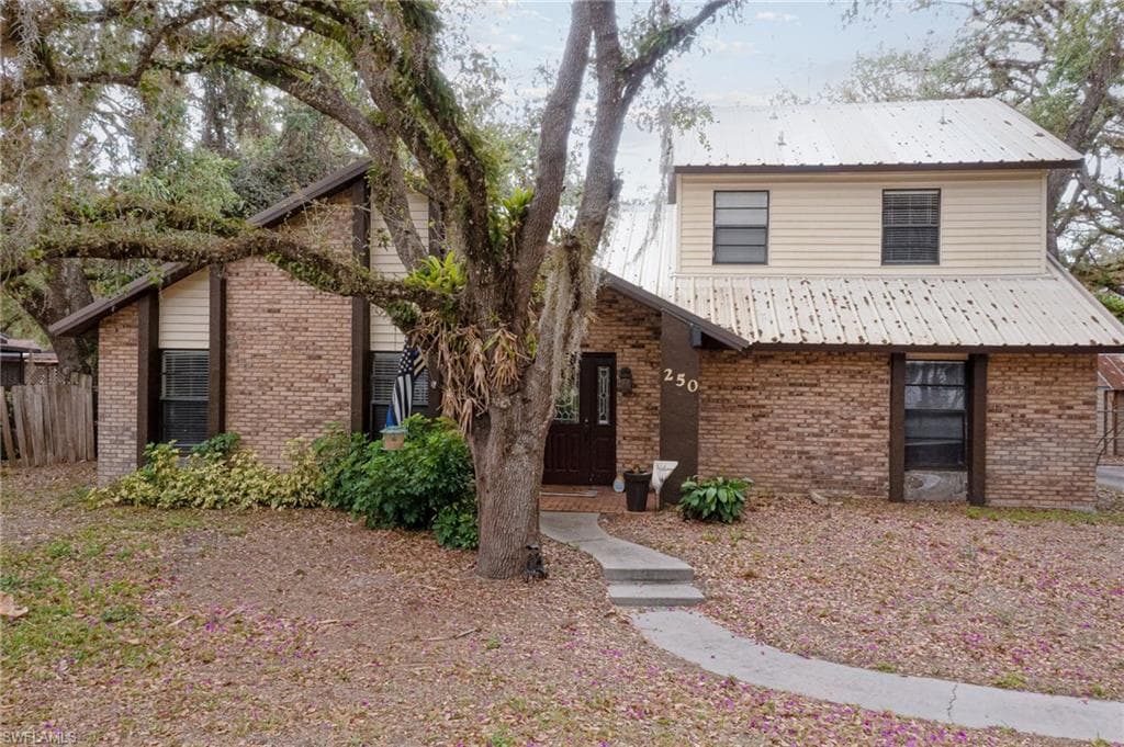 250 Davis ST LABELLE, FL 33935
