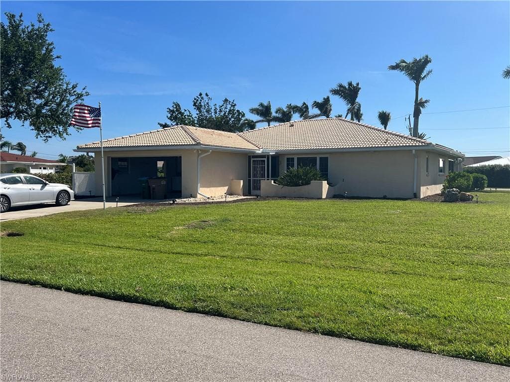 3913 20th PL CAPE CORAL, FL 33904