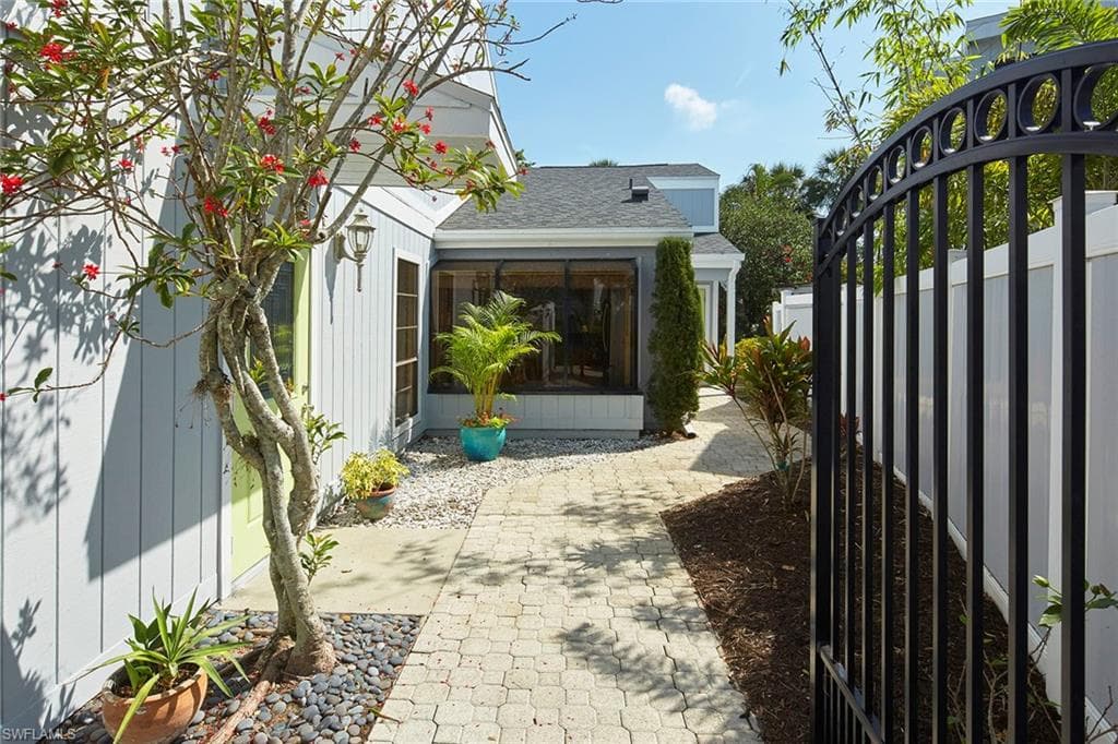 203 Woodshire LN 16 NAPLES, FL 34105