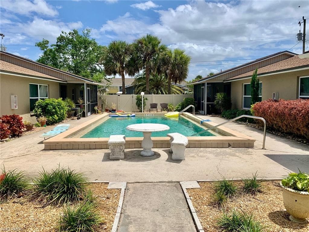 4607 SE 4th PL 1-4 CAPE CORAL, FL 33904