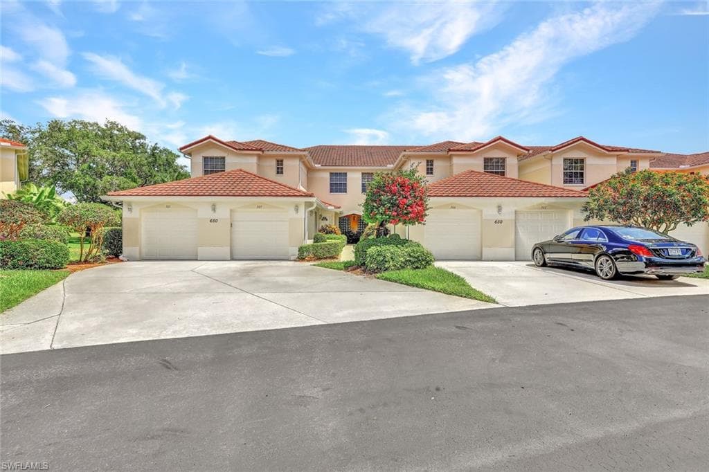 650 Lalique CIR 305 NAPLES, FL 34119