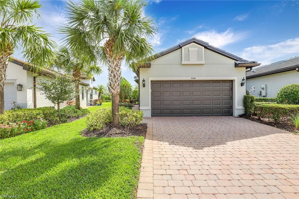 7594 Jacaranda LN NAPLES, FL 34114