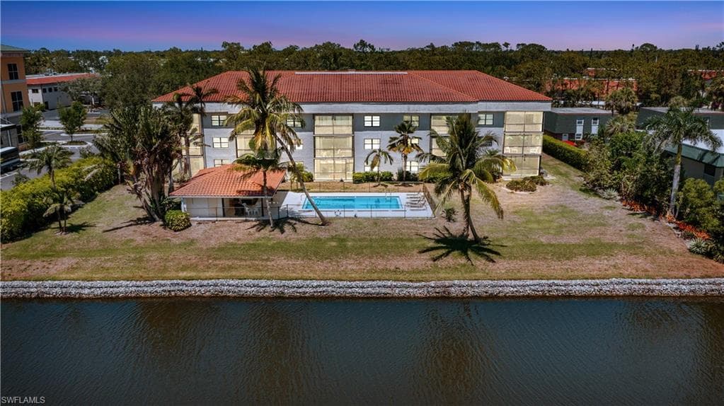 700 Valley Stream DR 104 NAPLES, FL 34113