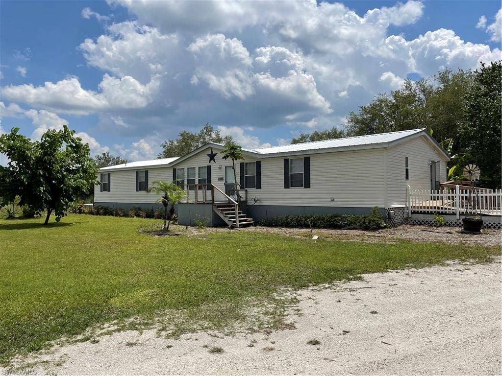 1065 Evans RD LABELLE, FL 33935