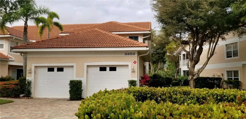 5350 Andover DR 202 NAPLES, FL 34110
