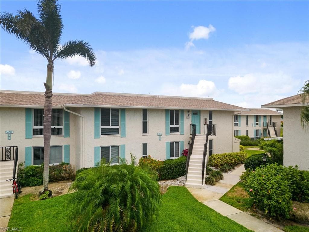221 Palm DR 221-2 NAPLES, FL 34112