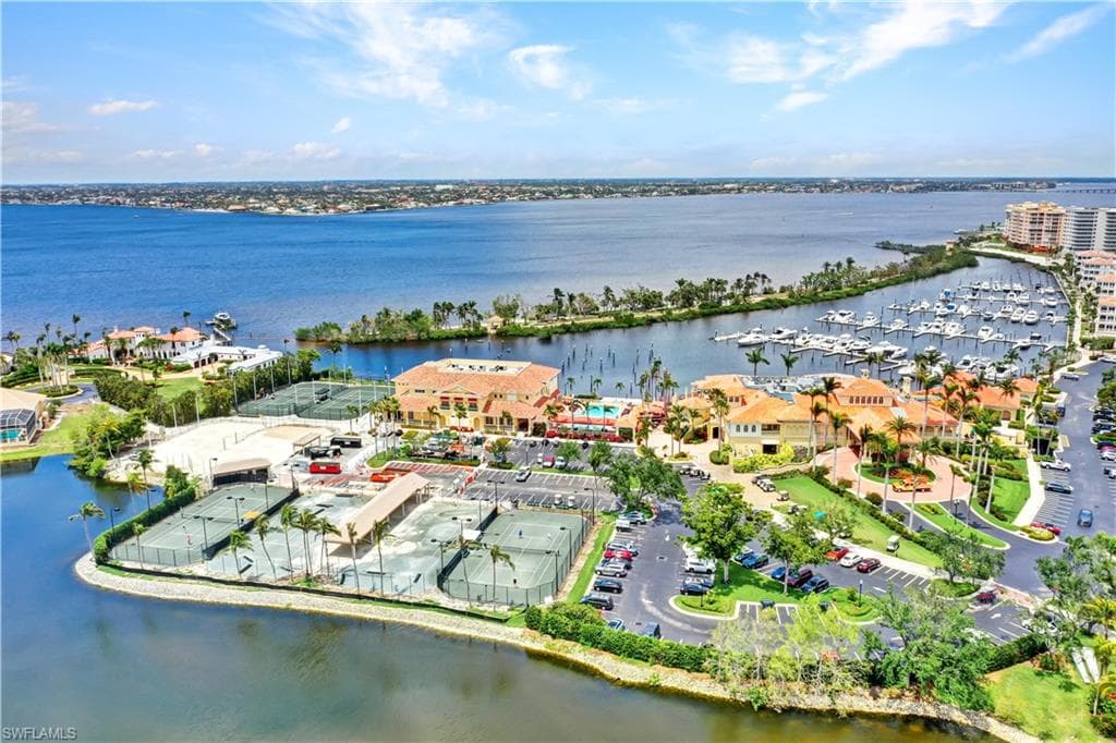 11120 Harbour Yacht CT 23D FORT MYERS, FL 33908
