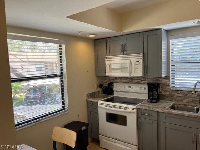 10111 Maddox LN 201 BONITA SPRINGS, FL 34135