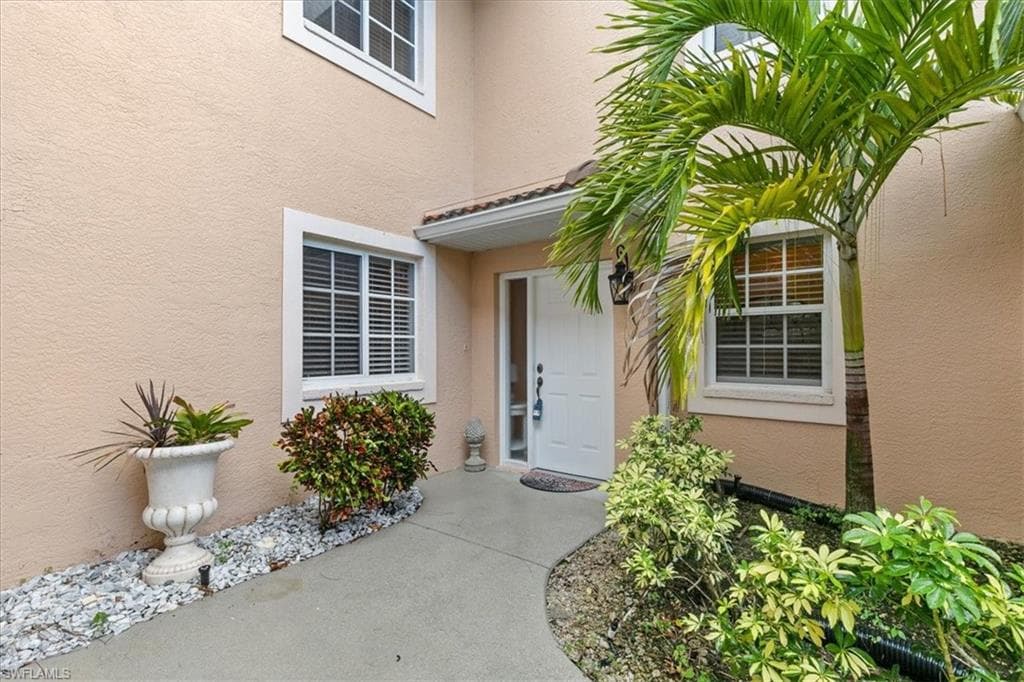 740 Luisa LN 812-3 NAPLES, FL 34104