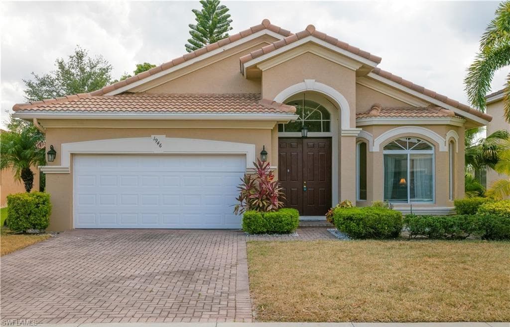1946 Par DR NAPLES, FL 34120