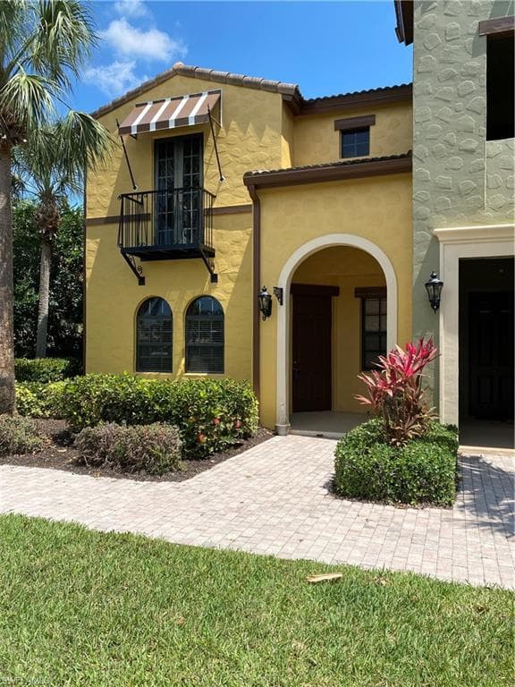 9027 Alturas LN 33-5 NAPLES, FL 34113