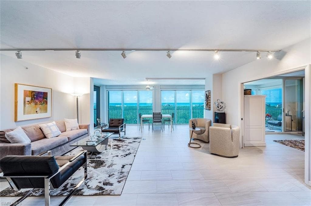 7515 Pelican Bay BLVD 9C NAPLES, FL 34108