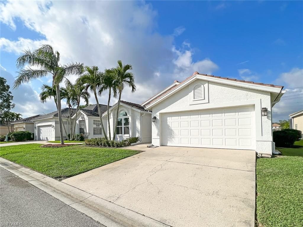 11218 Lakeland CIR FORT MYERS, FL 33913