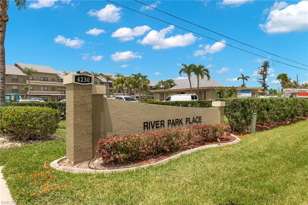 4230 SE 20th PL 104 CAPE CORAL, FL 33904