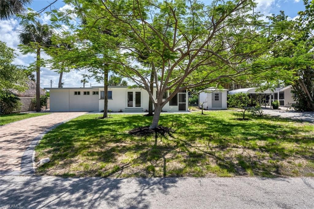 27570 Shore DR BONITA SPRINGS, FL 34134