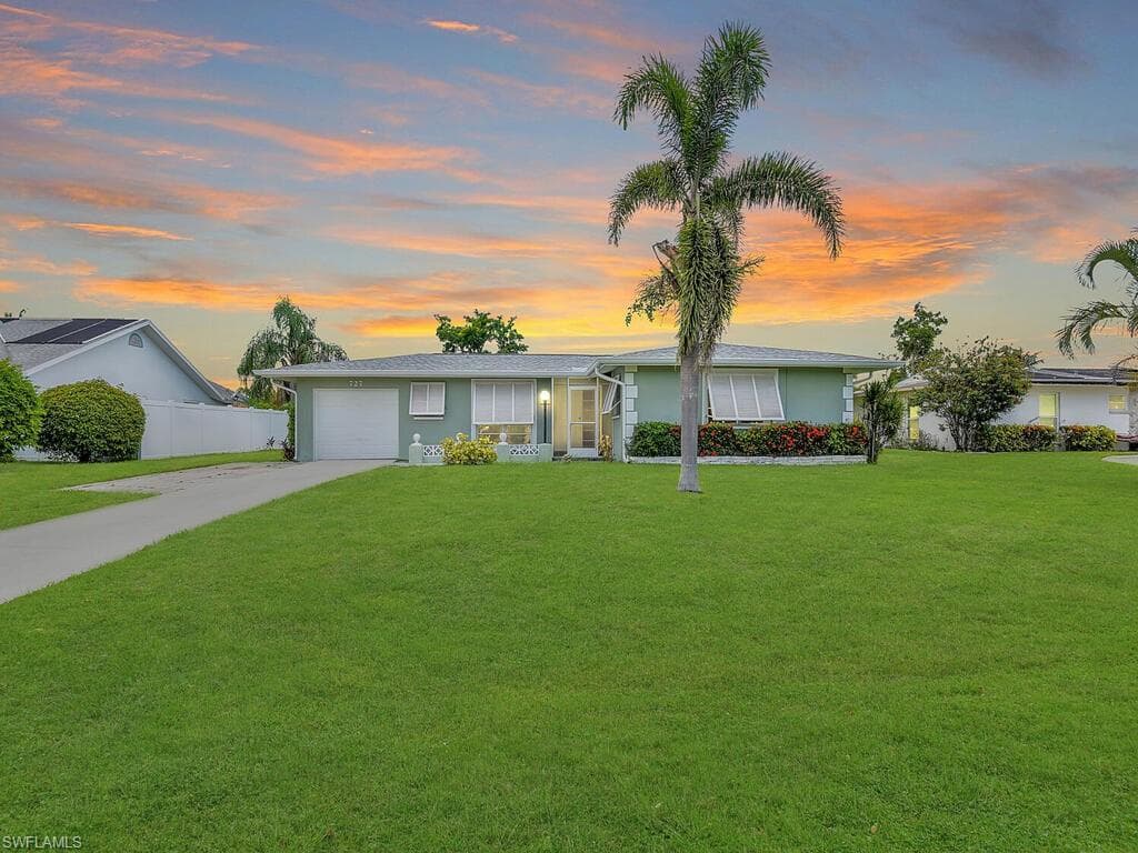 727 SE 43rd ST CAPE CORAL, FL 33904