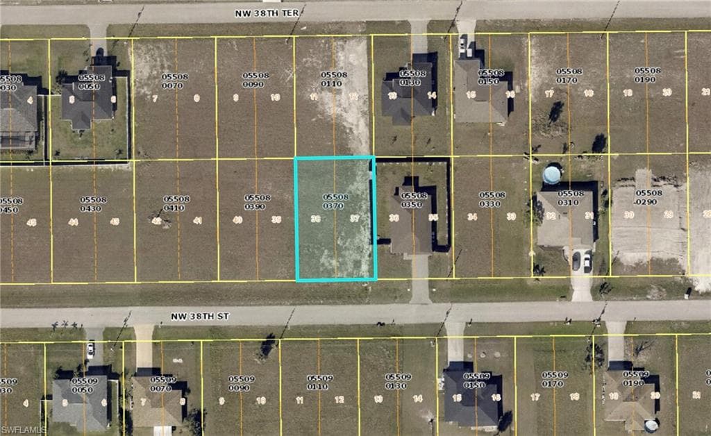 3907 NW 38th ST CAPE CORAL, FL 33993