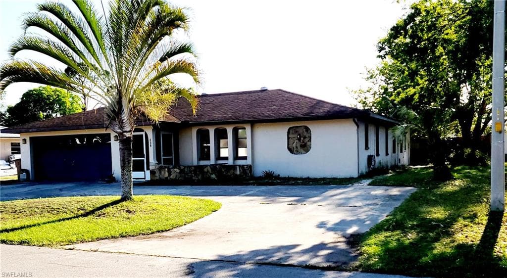 428 Cactus CIR LEHIGH ACRES, FL 33936