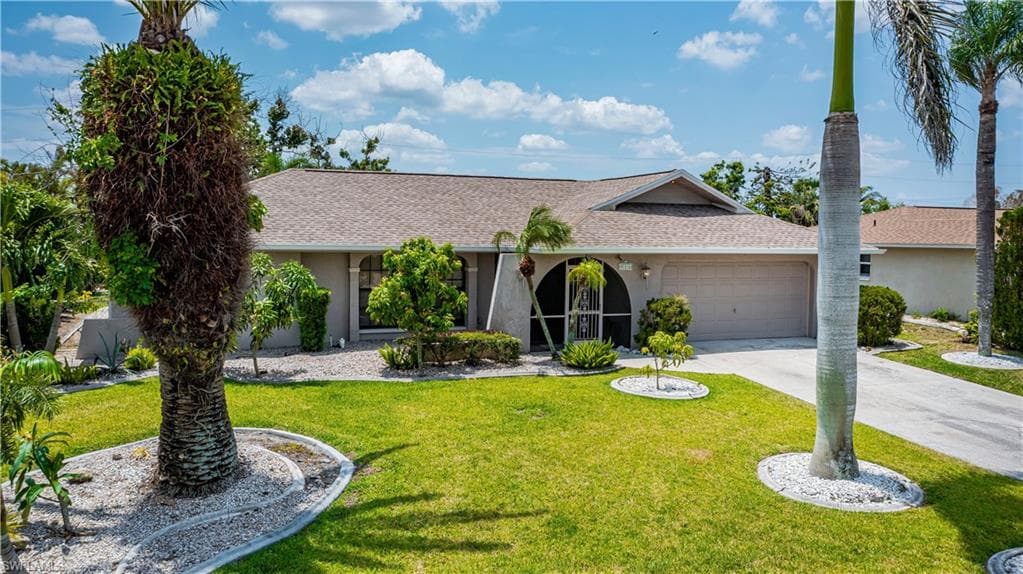 916 SE 21st TER CAPE CORAL, FL 33990