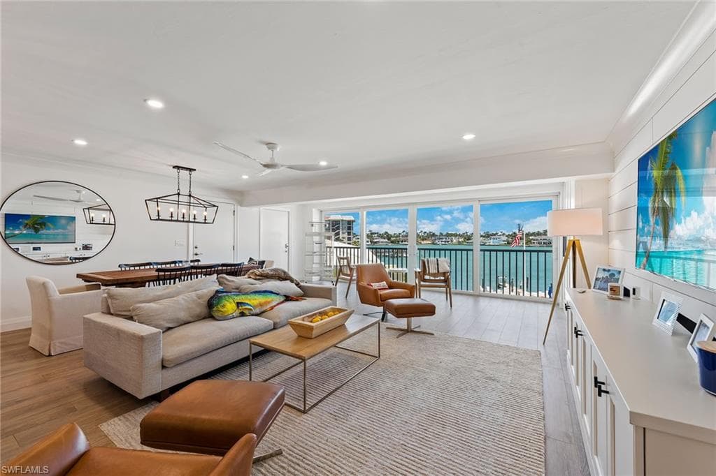 2850 Gulf Shore BLVD N 308 NAPLES, FL 34103