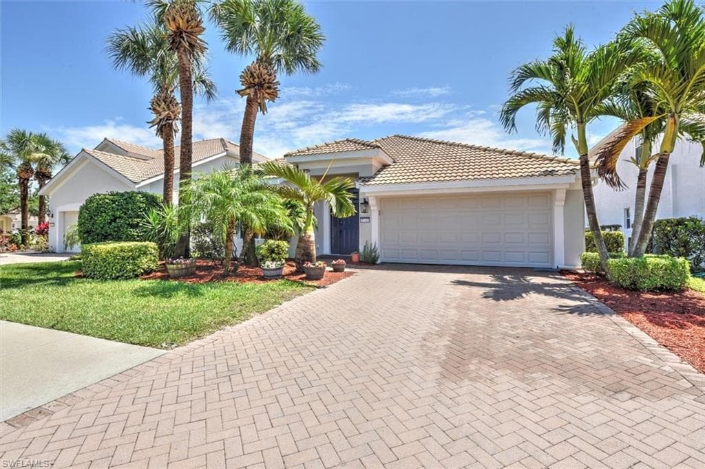 2156 Fairmont LN NAPLES, FL 34120