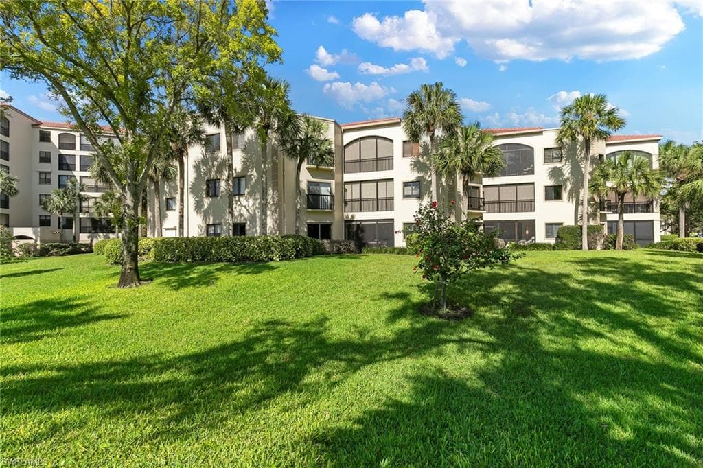 7032 Pelican Bay BLVD E-103 NAPLES, FL 34108