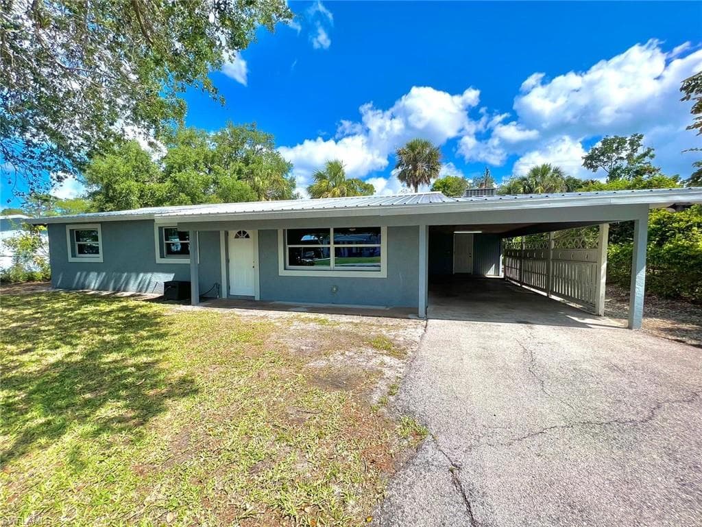 3979 Coconut CIR N NAPLES, FL 34104