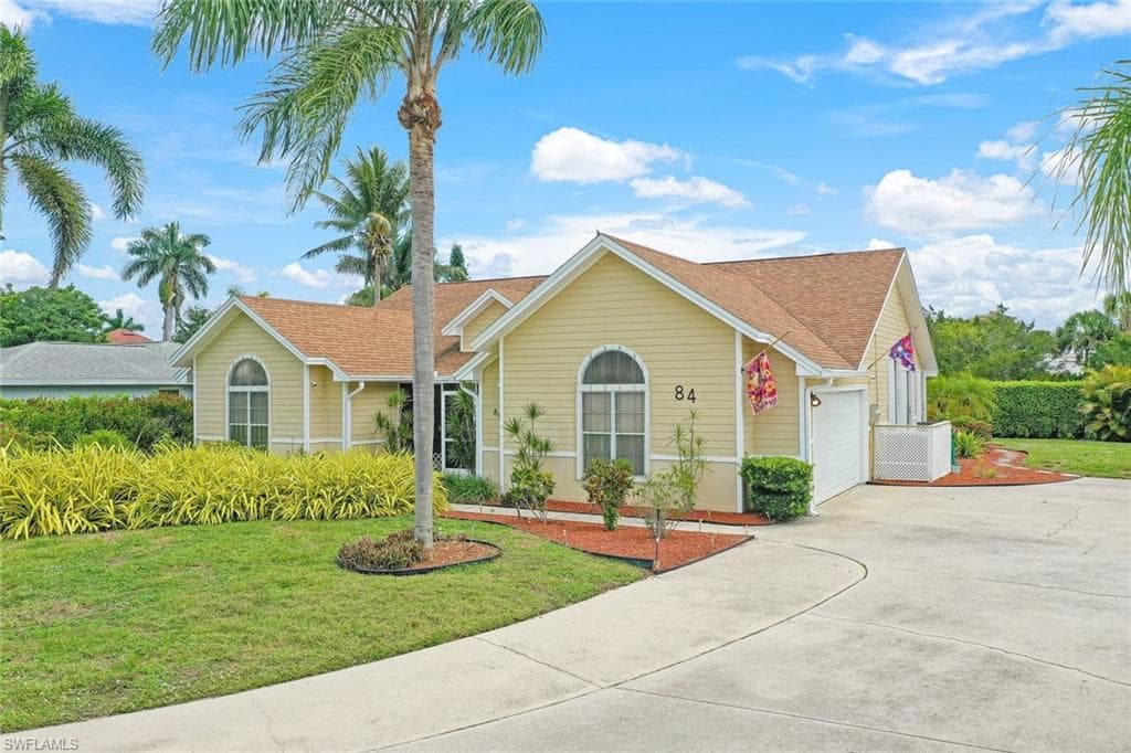 84 Valley Stream LN NAPLES, FL 34113