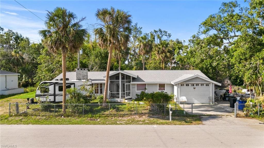 76 Glenmont DR W NORTH FORT MYERS, FL 33917
