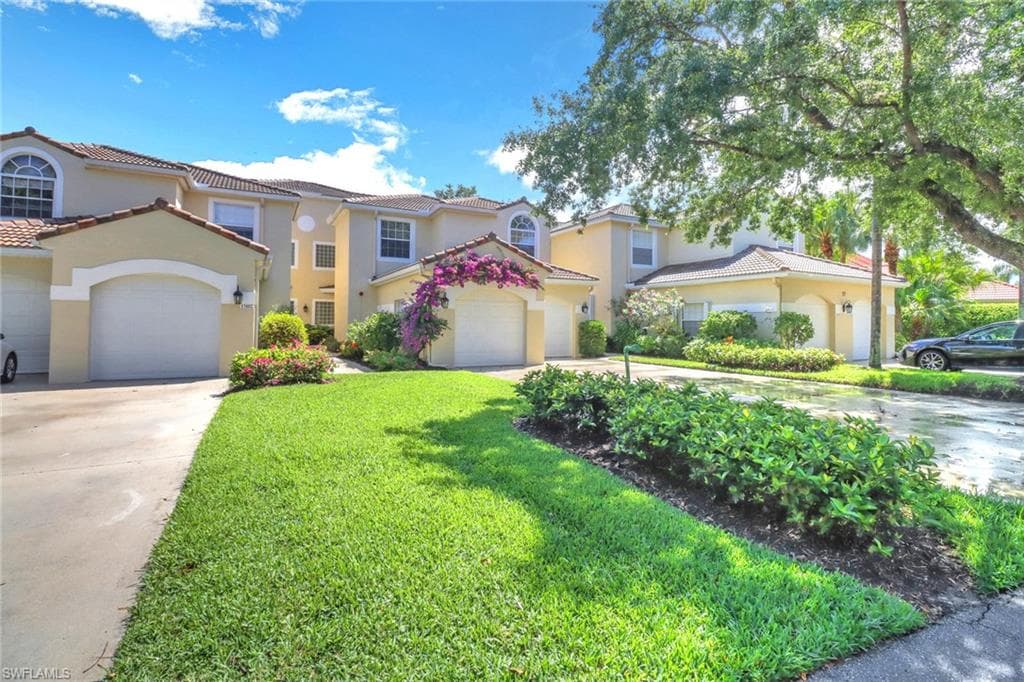 57 Silver Oaks CIR 103 NAPLES, FL 34119