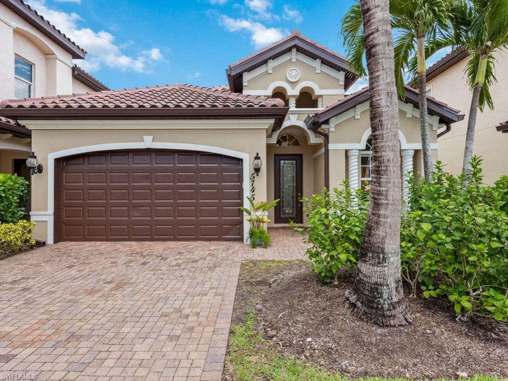 5745 Mango CIR NAPLES, FL 34110