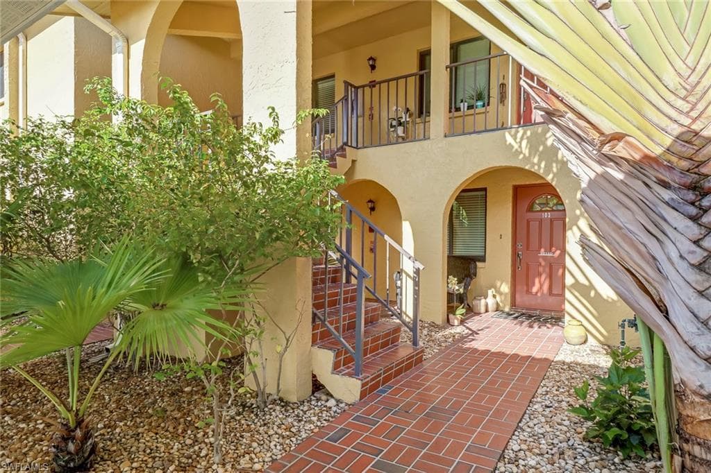 9820 Citadel LN 202 BONITA SPRINGS, FL 34135