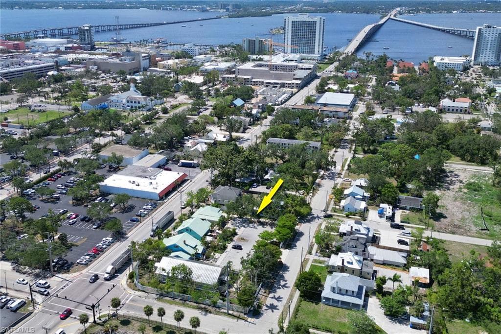 1815 Fowler ST FORT MYERS, FL 33901