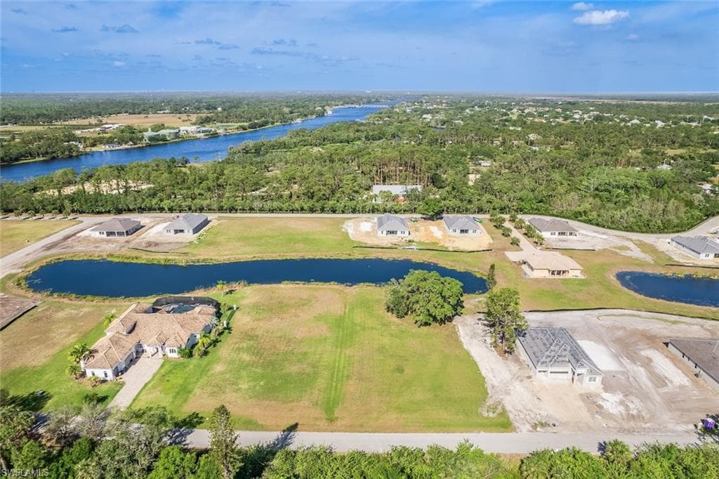 17060 Serengeti CIR ALVA, FL 33920