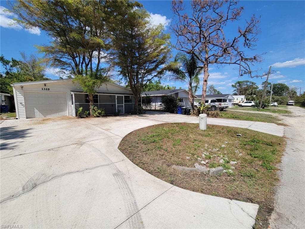 1325 Johnson RD NORTH FORT MYERS, FL 33917
