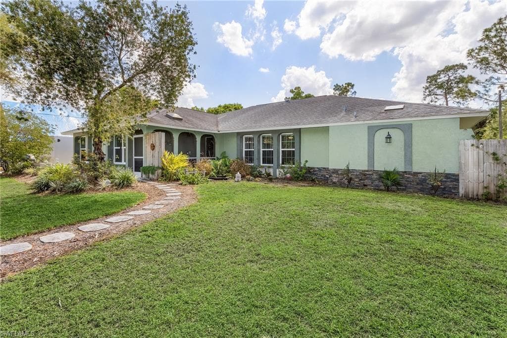 505 Thompson AVE LEHIGH ACRES, FL 33972