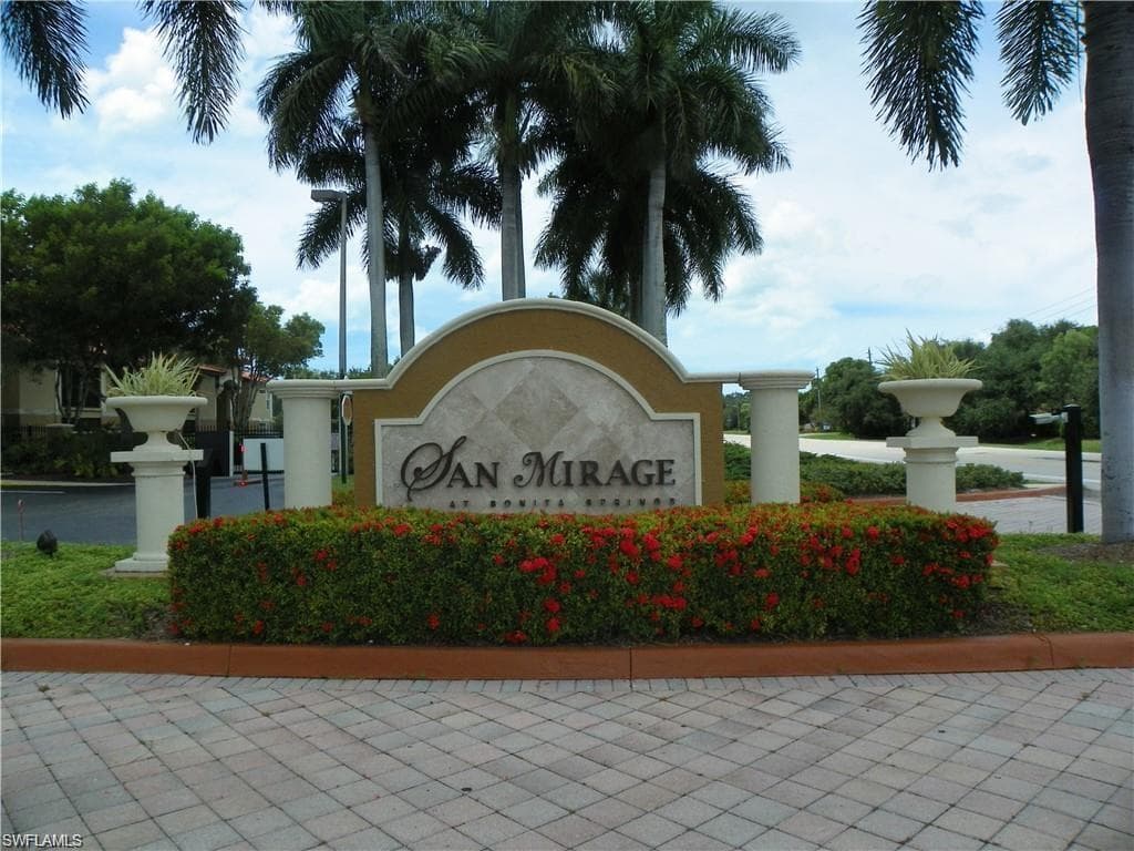 8851 Colonnades CT W 117 BONITA SPRINGS, FL 34135