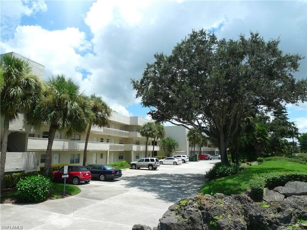 501 Forest Lakes BLVD 1-312 NAPLES, FL 34105