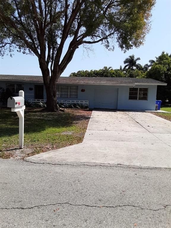 1242 Carlene AVE FORT MYERS, FL 33901