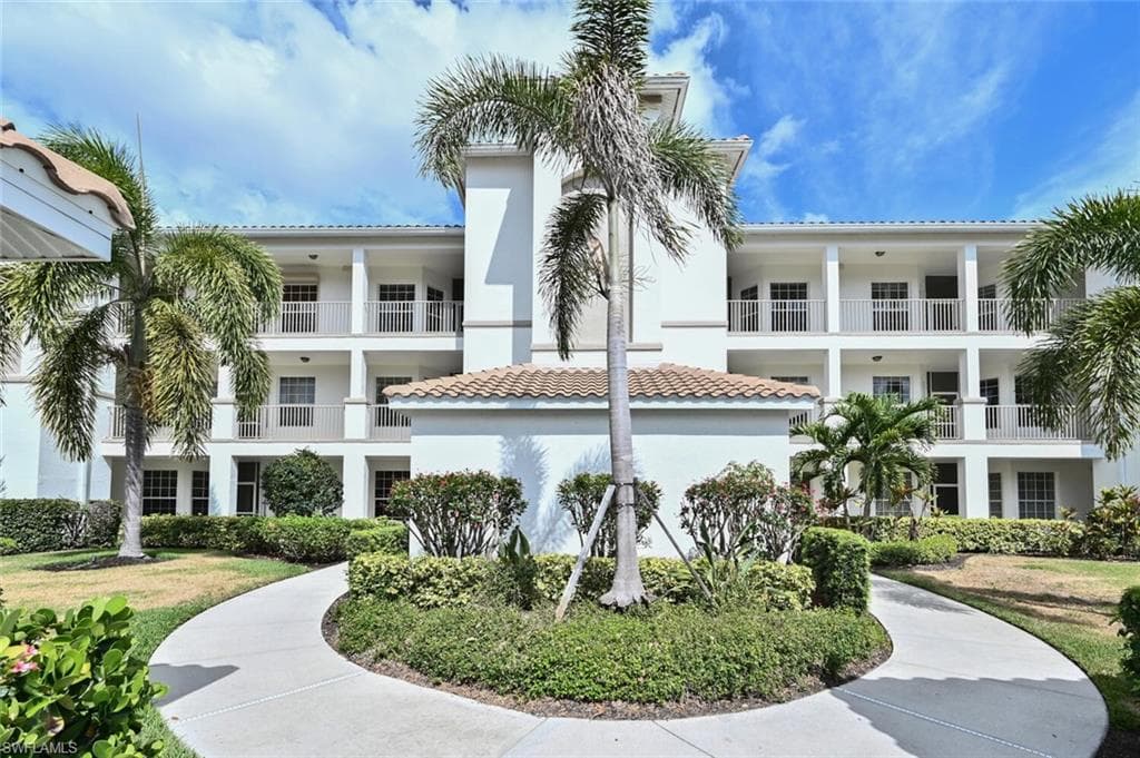 8253 Parkstone PL 7-205 NAPLES, FL 34120
