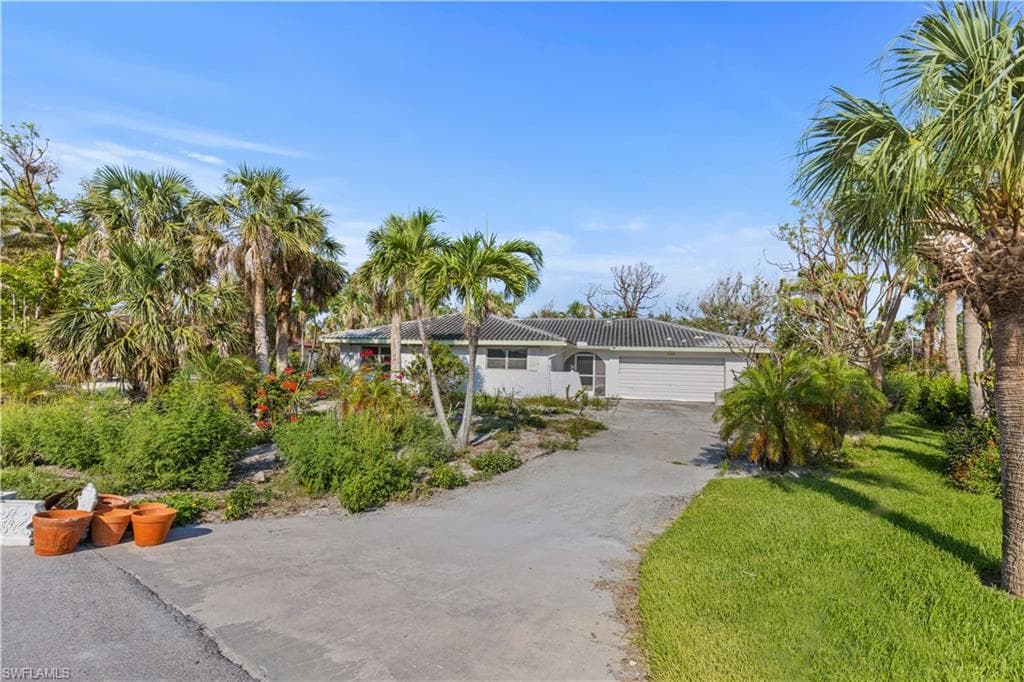 586 Boulder DR SANIBEL, FL 33957