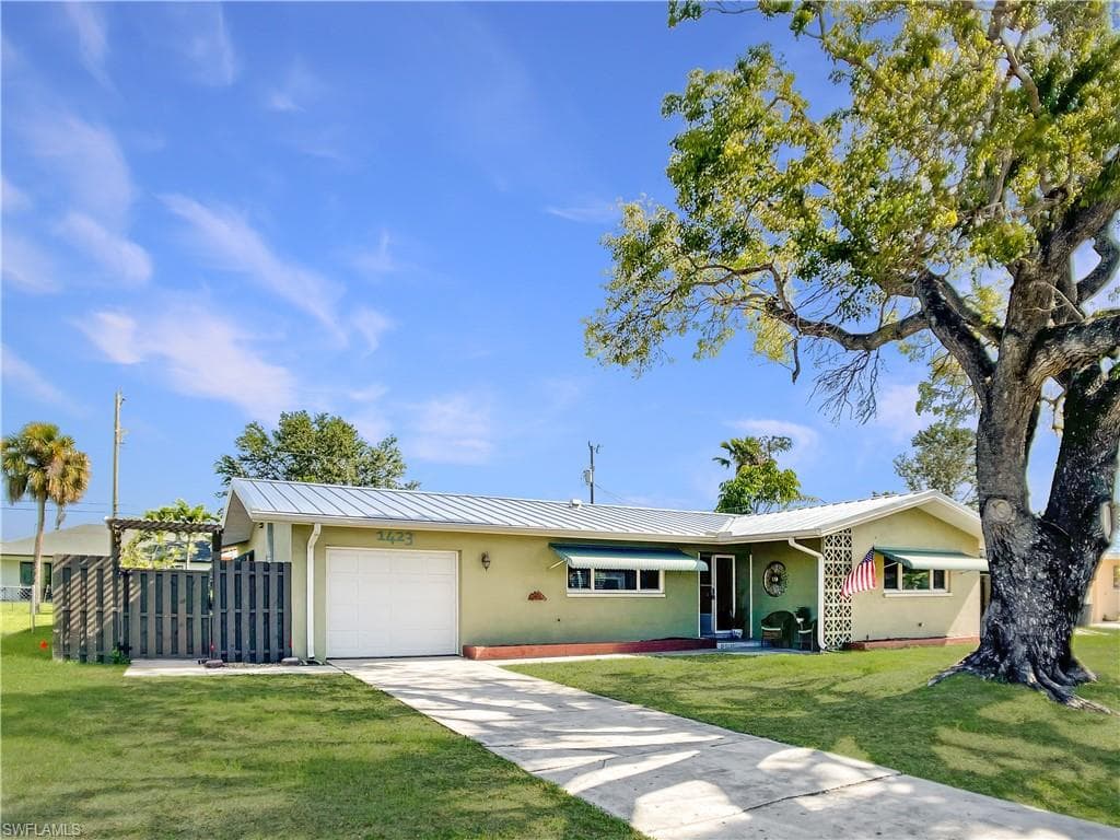 1423 SE 43rd TER CAPE CORAL, FL 33904
