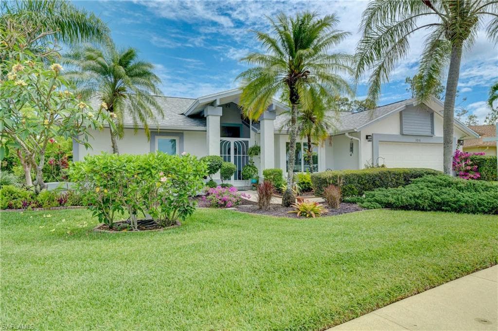 104 Bordeaux CIR NAPLES, FL 34112