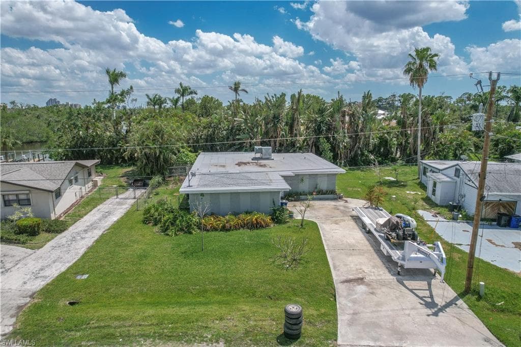 463 Grenier DR NORTH FORT MYERS, FL 33903