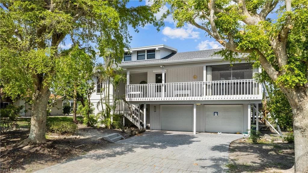 1077 Yachtsman DR SANIBEL, FL 33957