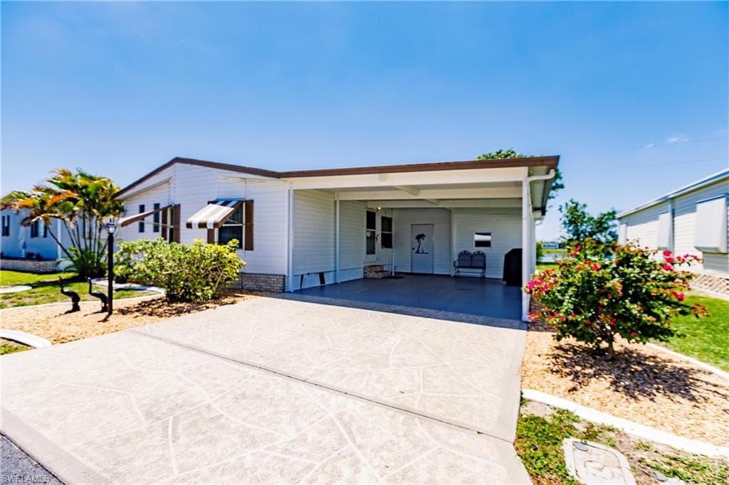 3062 Artesian LN NORTH FORT MYERS, FL 33917