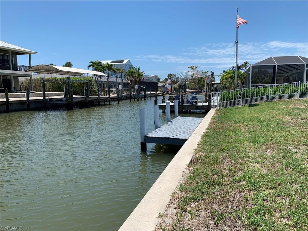 380 Washington CT FORT MYERS BEACH, FL 33931